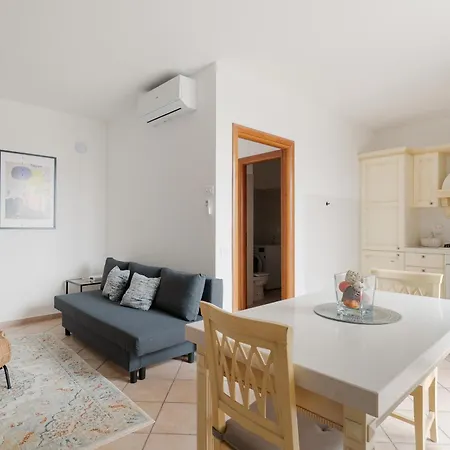 Apartamento Guesthost - Spacious 600 Mt To Metro M3 Comasina