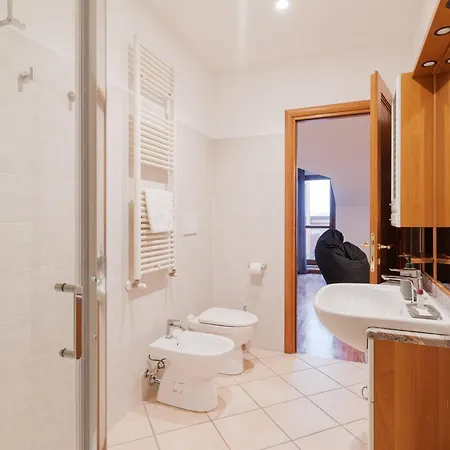 Apartamento Guesthost - Spacious 600 Mt To Metro M3 Comasina *