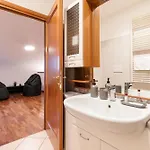 公寓 Guesthost - Spacious 600 Mt To Metro M3 Comasina *