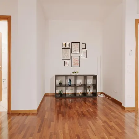 Spacious 600 Mt To Metro M3 Comasina Apartment