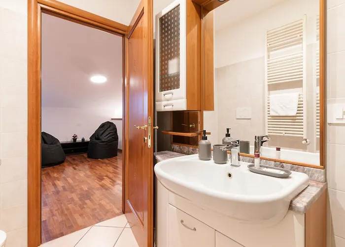Apartment Guesthost - Spacious 600 Mt To Metro M3 Comasina *
