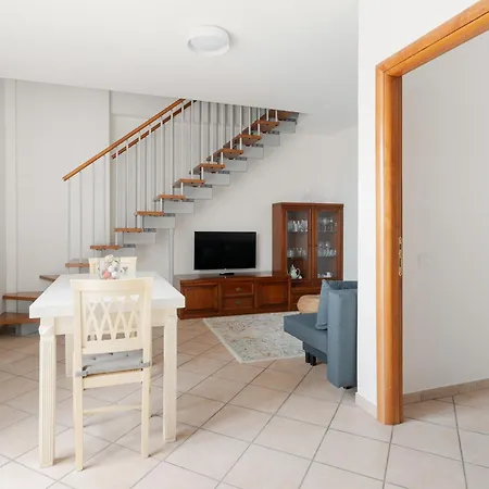 Guesthost - Spacious 600 Mt To Metro M3 Comasina Daire