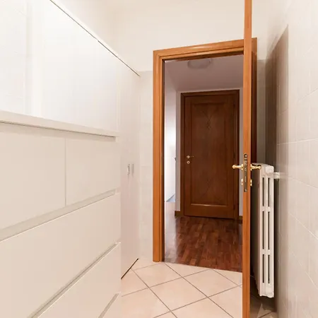 Spacious 600 Mt To Metro M3 Comasina شقة ميلان