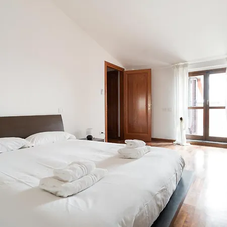Spacious 600 Mt To Metro M3 Comasina * ميلان