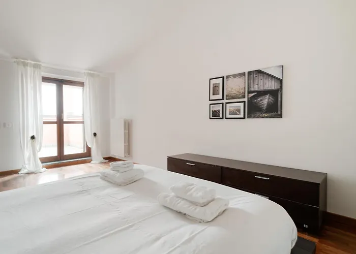 Apartment Guesthost - Spacious 600 Mt To Metro M3 Comasina